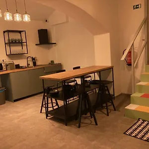 capsule-hostel-erbenova.praguehotelsweb.com/